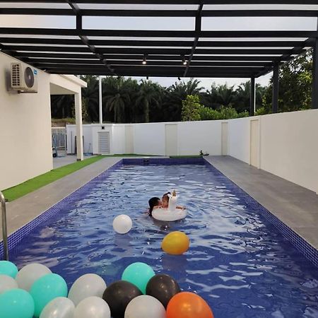 Desaru Homestay-Eva Villa Pool Homestay By Yolo Resort Bandar Penawar Buitenkant foto